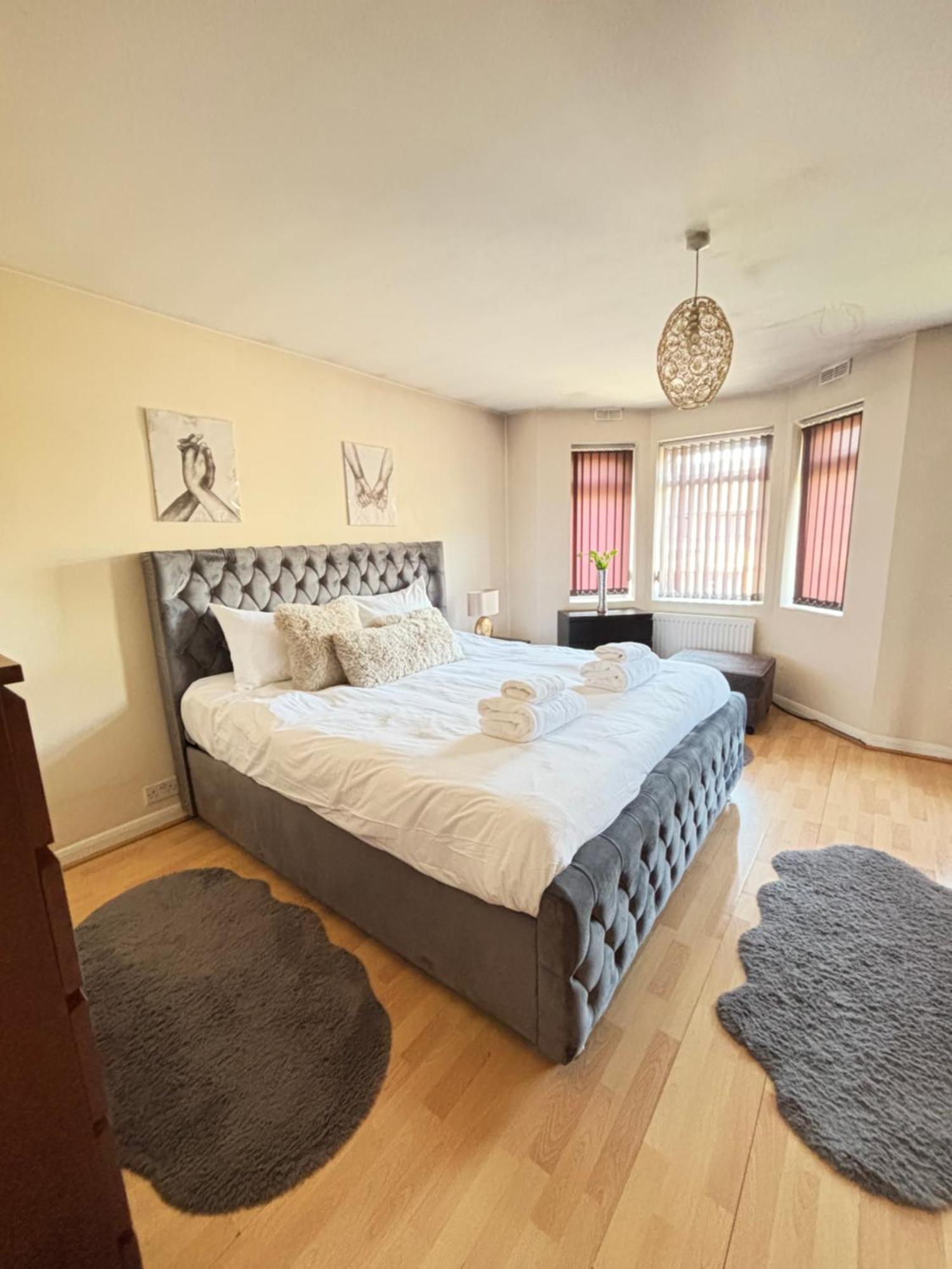 Holiday home City Airport Serviced House